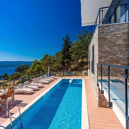 Mia Mit Privatem Pool, Whirlpool, Fitnessraum, Sauna, Meerblick 펜션 로크바 로고즈니차