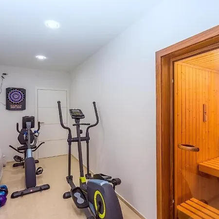Mia Mit Privatem Pool, Whirlpool, Fitnessraum, Sauna, Meerblick