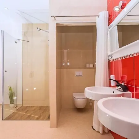Mia Mit Privatem Pool, Whirlpool, Fitnessraum, Sauna, Meerblick