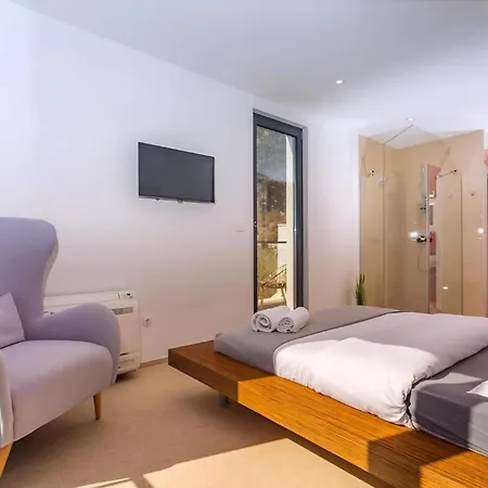 펜션 Mia Mit Privatem Pool, Whirlpool, Fitnessraum, Sauna, Meerblick 로크바 로고즈니차
