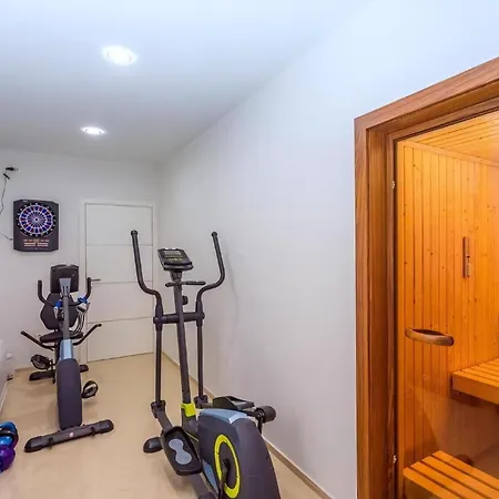 Mia Mit Privatem Pool, Whirlpool, Fitnessraum, Sauna, Meerblick